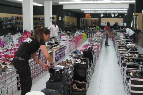 Los comercios no abrirán sus puertas el próximo lunes
