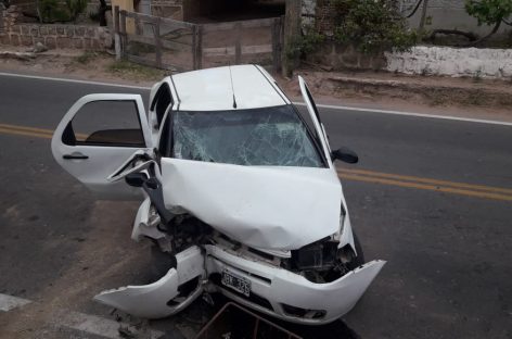 Grave accidente rutero deja cuatro personas internadas