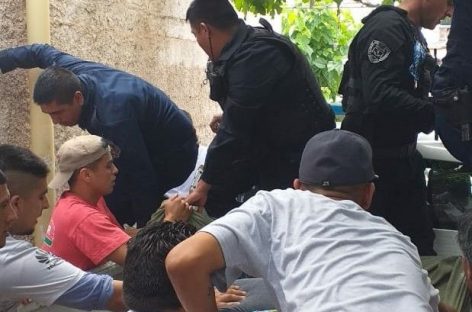 La policía realizó traslado de hombre que pesa 280 kilos