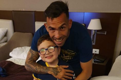 Dos cracks. El riojanito Ian pudo conocer a su ídolo Carlos Tevez