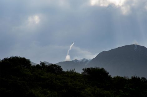 Siguen las tareas para intentar frenar el fuego en el cerro ‘El Velazco’