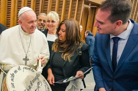 Concejal riojano mantuvo encuentro con el Papa