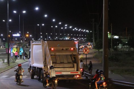 Con camiones alquilados, buscan normalizar la recolección de residuos