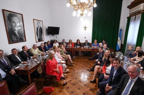 Senado. Menem se sumó al ‘superbloque’ peronista