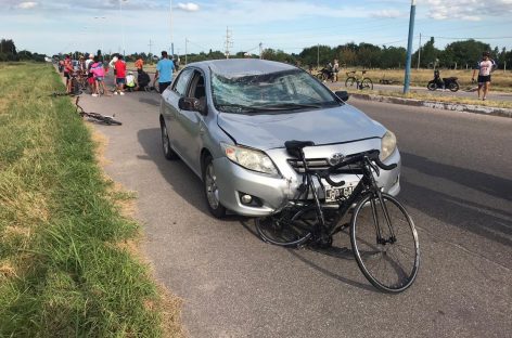 Ciclista atropellado en Circunvalación lucha por su vida