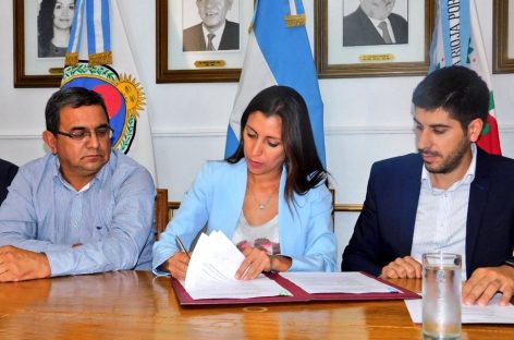Empleados legislativos vuelven a cobrar por Banco Rioja