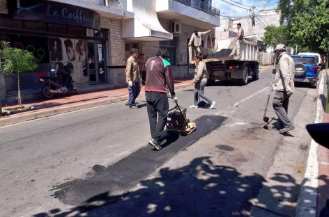 El municipio salió a emparchar una ciudad minada de pozos