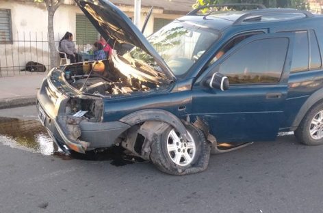 Ebrio, destruyó su 4×4 contra el cantero de un boulevard