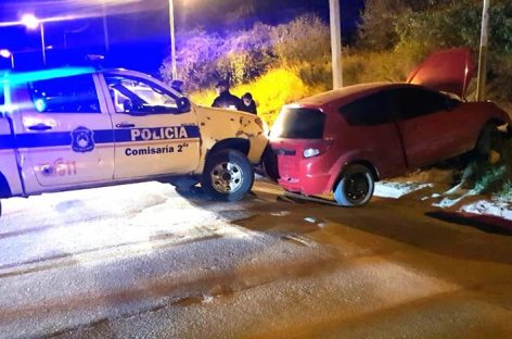 CINEMATOGRÁFICA PERSECUCIÓN A AUTO CON PEDIDO DE CAPTURA CON SEIS PERSONAS ABORDO