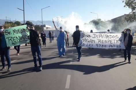 EL SECTOR DE LA SALUD PROTESTÓ UNIDO EN RECLAMO DE AUMENTO SALARIAL