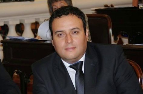 DIPUTADO DEBIÓ PEDIR DISCULPAS POR TRATAR DE «BÁRBAROS» A MÉDICOS