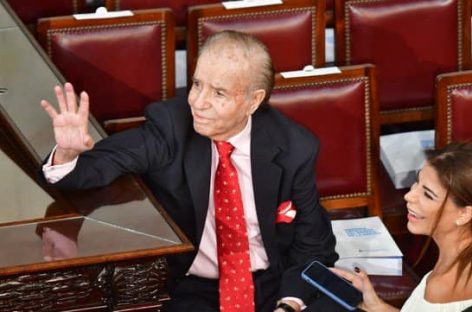 CARLOS MENEM FUE INTERNADO EN CAPITAL FEDERAL