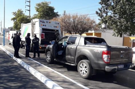 4X4 EMBISTIÓ A CAMIÓN DE RESIDUOS Y LESIONÓ A UN RECOLECTOR