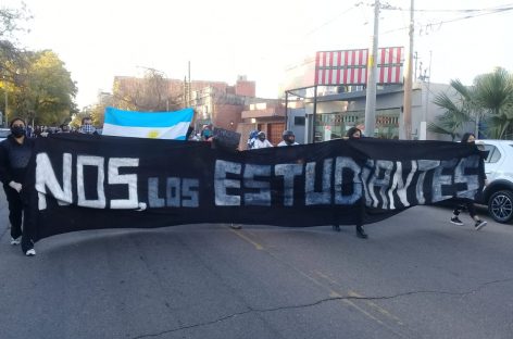 UNLAR. ESTUDIANTES EXIGIERON QUE SE HABILITEN MESAS DE EXÁMENES