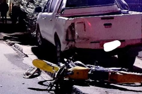 MOTOCICLISTA EMBISTIÓ CAMIONETA ESTACIONADA: MURIÓ