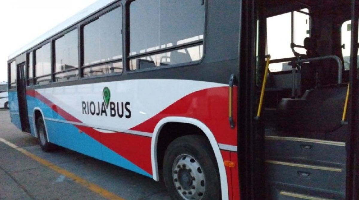 CAPITAL. SE DESCOMPENSÓ EN UN COLECTIVO DE RIOJA BUS Y FALLECIÓ