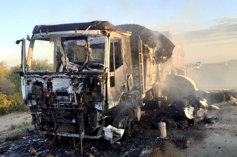 CAMIÓN SE INCENDIÓ Y SUFRIÓ DESTRUCCIÓN TOTAL