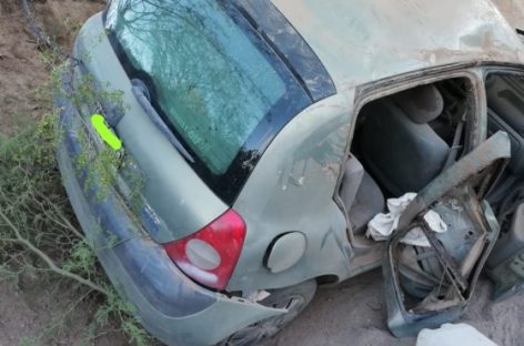 TERRIBLE VUELCO DE MILAGRO SOLO DEJA DAÑOS MATERIALES