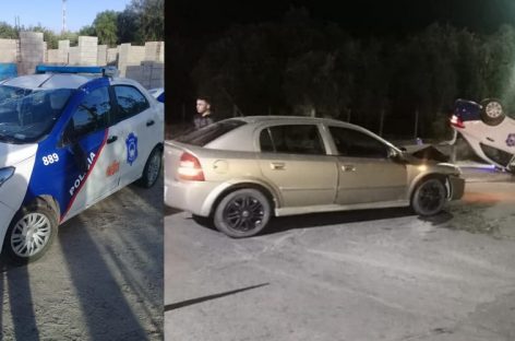 MÓVIL POLICIAL VOLCÓ TRAS CHOCAR CON EL AUTO DE UN CONDUCTOR EBRIO