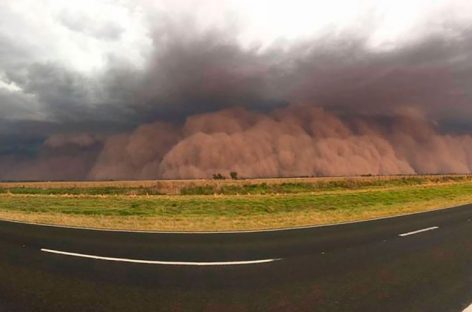LAS IMPRESIONANTES IMÁGENES DE UN TORNADO EN LA PAMPA