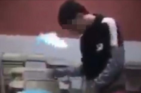 REPUDIABLE. MENORES SE FILMAN DESTROZANDO  UNA ESCUELA