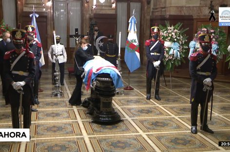 MENEM ES VELADO CON TODOS LOS HONORES DE ESTADO EN EL CONGRESO