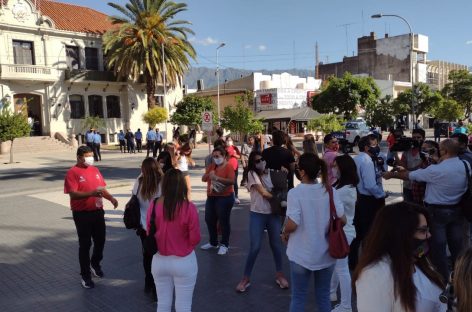 COVID. GRUPO DE PADRES RECLAMARON VUELTA A CLASES PRESENCIALES