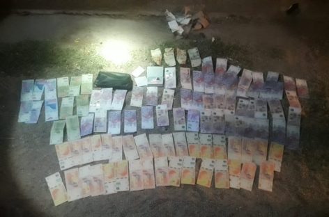 EJEMPLAR. POLICÍA ENCONTRÓ CARTERA CON ALTA CIFRA DE DINERO Y DEVOLVIÓ