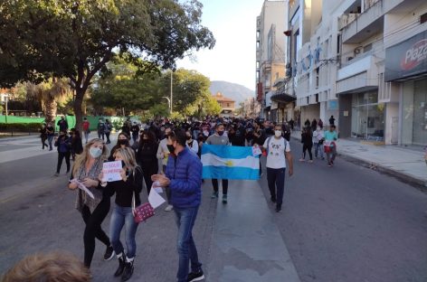 HUBO PROTESTAS CONTRA LAS RESTRICCIONES EN LA CAPITAL