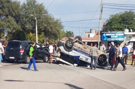 FUERTE COLISIÓN TERMINÓ CON UNA CAMIONETA DE EDELAR VOLCADA