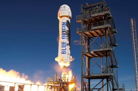 JEFF BEZOS LO HIZO. EL MULTIMILLONARIO VIAJÓ CON ÉXITO AL ESPACIO