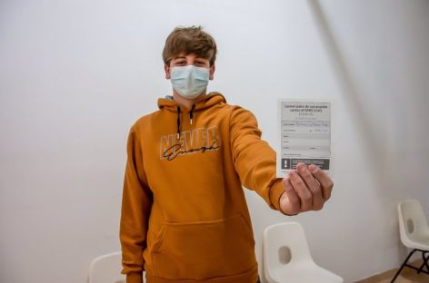 COVID. MENORES DE 12 Y 13 AÑOS DEBEN CONCURRIR CON TUTOR A VACUNARSE