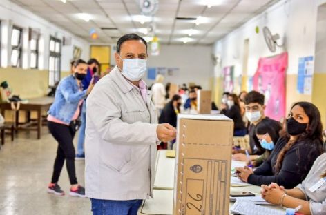 PASO. VOTÓ EL GOBERNADOR  QUINTELA Y PIDIÓ POR UNA JORNADA «DEMOCRÁTICA»