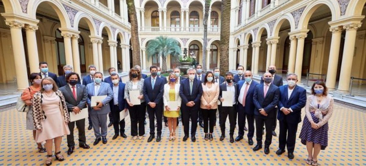 QUINTELA FIRMÓ Y LA RIOJA ADHIRIÓ AL ‘CONSENSO FISCAL’ QUE IMPULSÓ NACIÓN