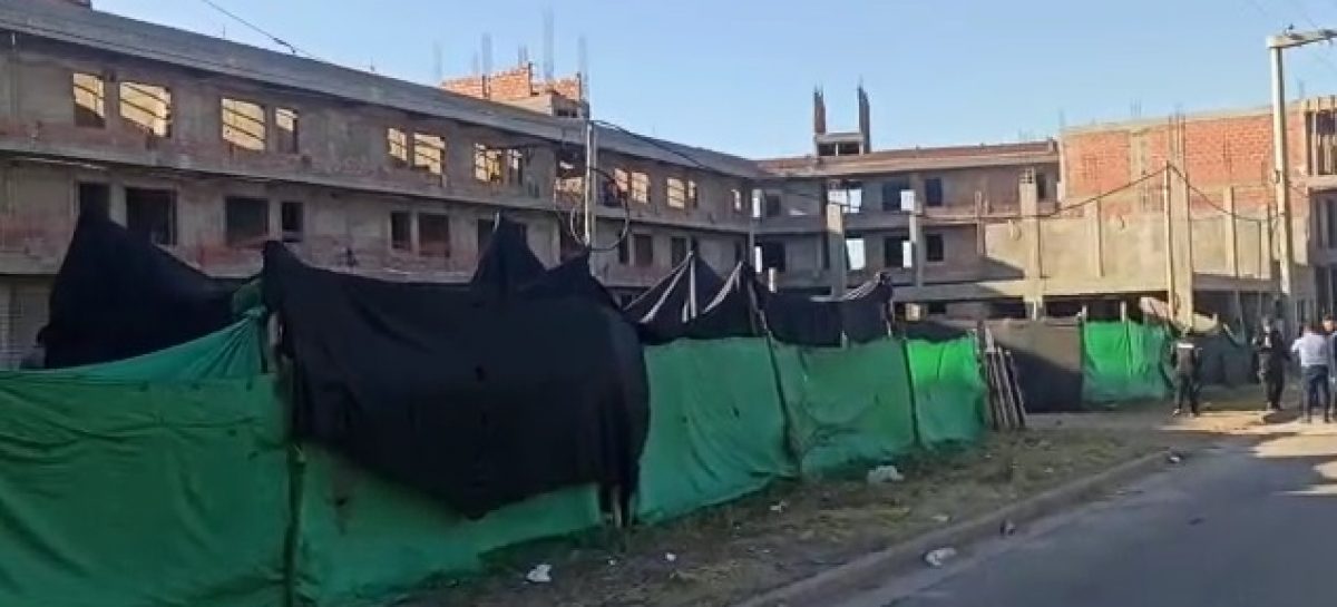 CAYÓ OPERARIO DESDE UN TERCER PISO DE EDIFICIO EN CONSTRUCCIÓN