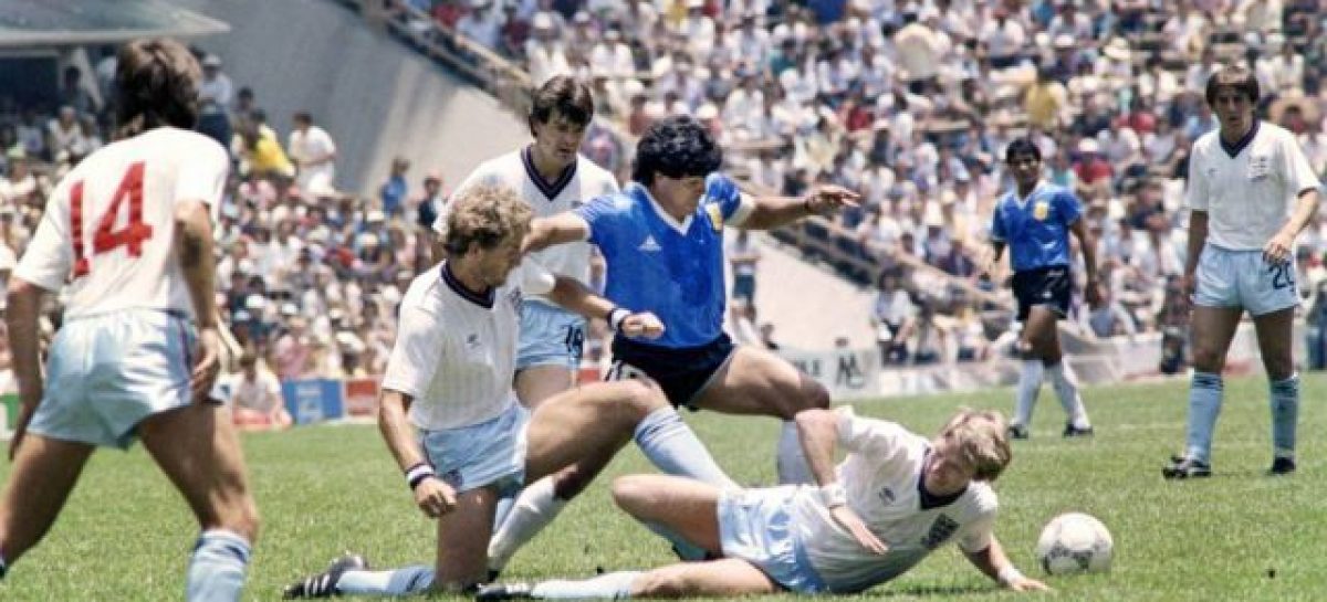 POLÉMICA POR LA CAMISETA CON LA QUE MARADONA LE HIZO LOS GOLES A INGLATERRA EN 1986. ¿QUIEN LA TIENE?