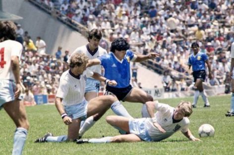 POLÉMICA POR LA CAMISETA CON LA QUE MARADONA LE HIZO LOS GOLES A INGLATERRA EN 1986. ¿QUIEN LA TIENE?