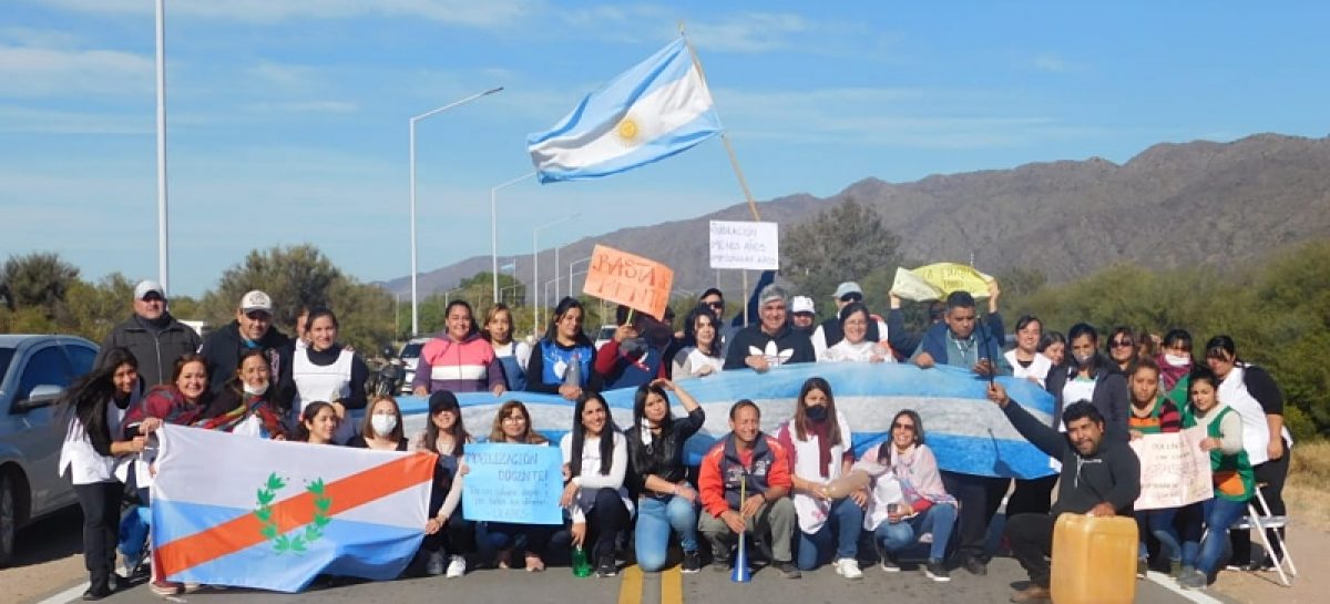 DOCENTES AUTOCONVOCADOS CONTRA EL ÍTEM POR PRESENCIALIDAD: «DISCRIMINA»