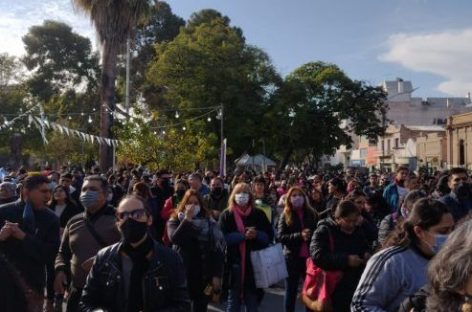 DOCENTES. ADVIERTEN QUE LA POLÍTICA SE COLÓ EN RECLAMO DE AUTOCONVOCADOS