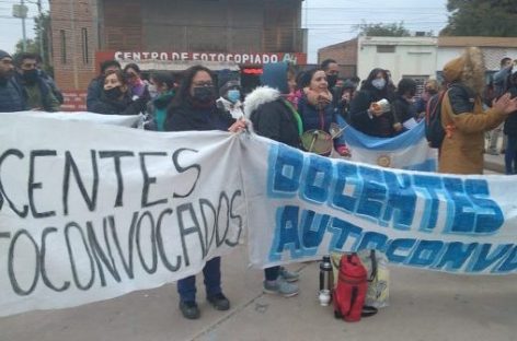 DOCENTES. AUTOCONVOCADOS LEVANTAN EL PARO DESDE EL MIÉRCOLES