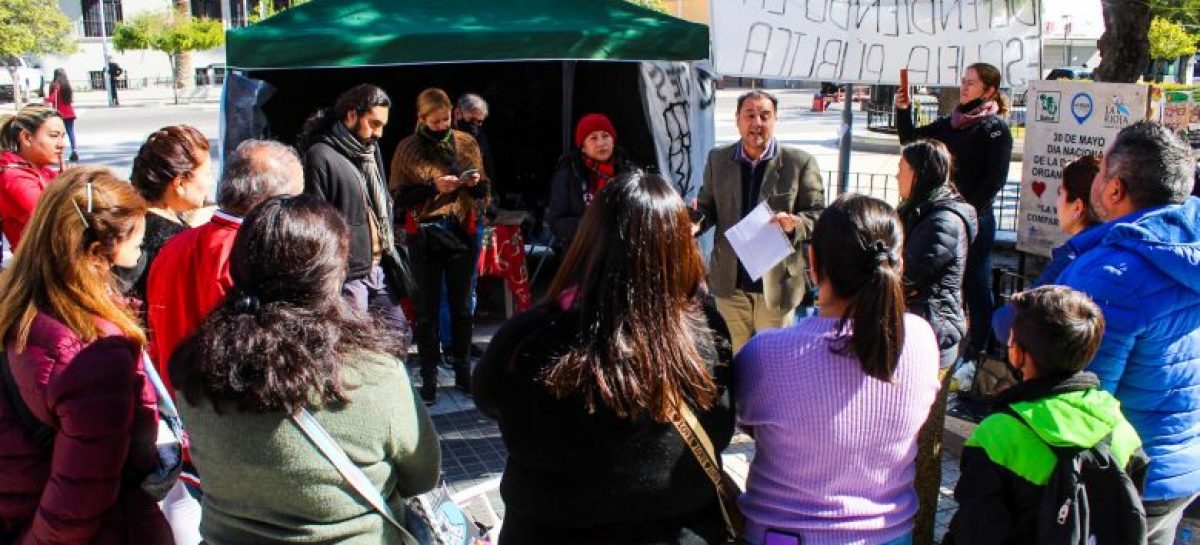 EL MUNICIPIO AUTORIZA ACAMPE Y TENSA LA CUERDA CON EL GOBIERNO