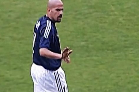 EL DETRÁS DE ESCENA DE UN MOMENTO HISTÓRICO DEL MUNDIAL 2002: EL GESTO DE VERÓN A BIELSA