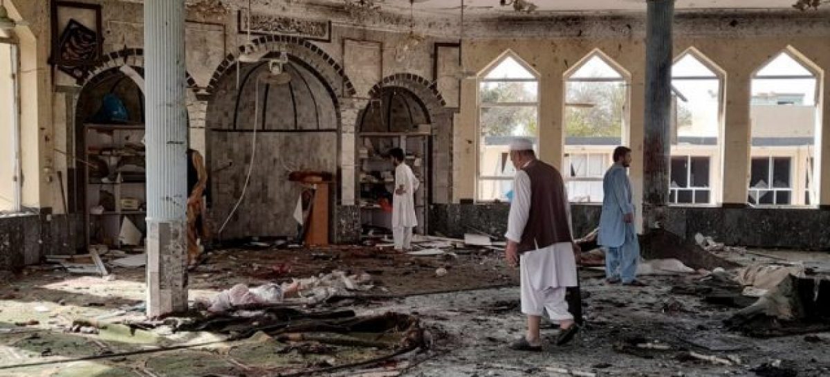 MURIERON 21 PERSONAS EN ATAQUE CON BOMBA CONTRA UNA MEZQUITA EN AFGANISTÁN