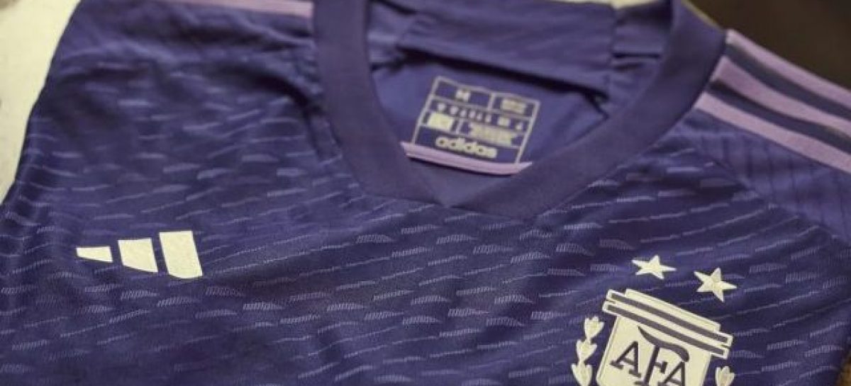 PRESENTARON LA CAMISETA ALTERNATIVA DE LA SELECCIÓN ARGENTINA PARA EL MUNDIAL DE QATAR