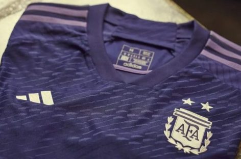 PRESENTARON LA CAMISETA ALTERNATIVA DE LA SELECCIÓN ARGENTINA PARA EL MUNDIAL DE QATAR