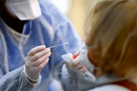COVID. TRAS REBROTE A NIVEL PAÍS, PIDEN A MAYORES DE 50 AÑOS SIN REFUERZOS VACUNARSE