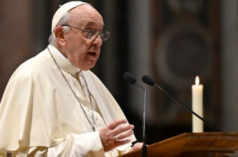 UCRANIA REFUERZA LA PRESIÓN SOBRE EL PAPA PARA UNA VISITA A KIEV