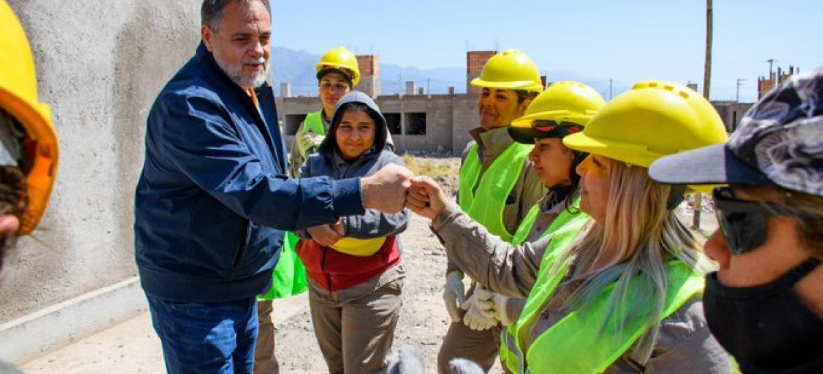 «QUINTELA VA A TERMINAR SU PRIMER MANDATO CON 4 MIL VIVIENDAS LICITADAS Y ENTREGADAS»