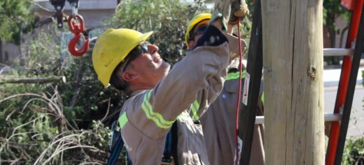 TEMPORAL. EDELAR RESTITUYÓ EL SERVICIO EN DIVERSOS BARRIOS DE LA CAPITAL