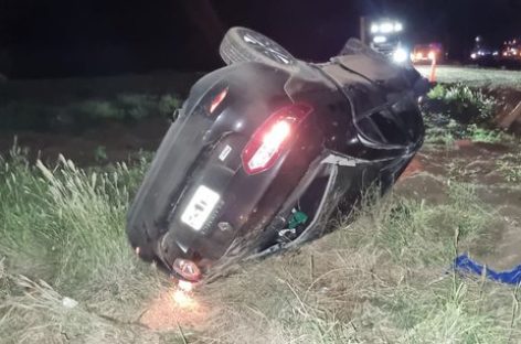 VUELCO TRÁGICO EN RUTA 25: MURIÓ UNA MUJER Y HUBO HERIDOS